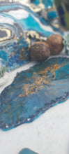 Load image into Gallery viewer, High gloss resin platter, centrepiece Geode style