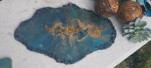 Load image into Gallery viewer, High gloss resin platter, centrepiece Geode style